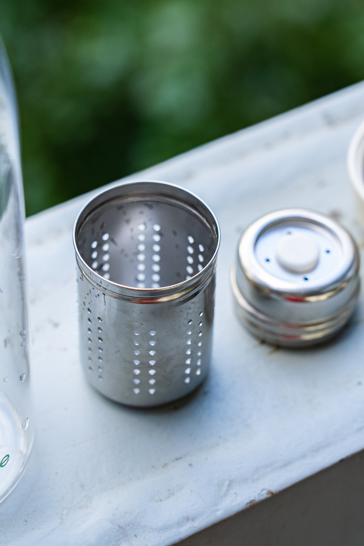 Magnet Bullet Bottle (black and white)