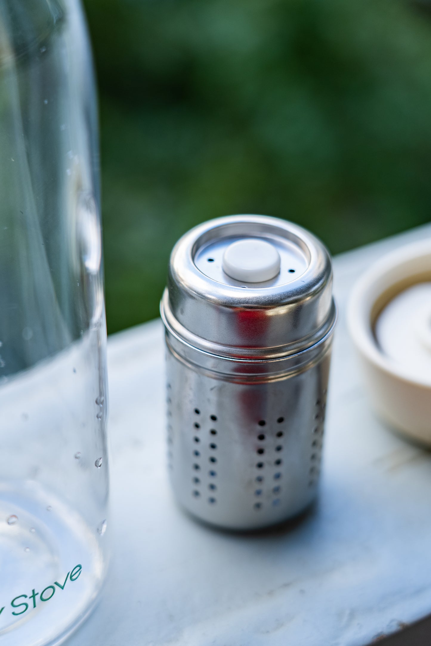 Magnet Bullet Bottle (black and white)